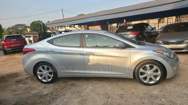Hyundai Elantra Limited Sedan FWD (1.8L 4cyl 6A) 2013 Silver photo 2