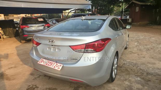 Hyundai Elantra Limited Sedan FWD (1.8L 4cyl 6A) 2013 Silver photo 4