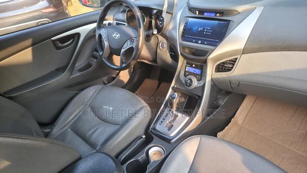 Hyundai Elantra Limited Sedan FWD (1.8L 4cyl 6A) 2013 Silver photo 5