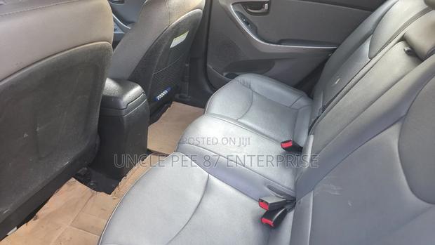 Hyundai Elantra Limited Sedan FWD (1.8L 4cyl 6A) 2013 Silver photo 6