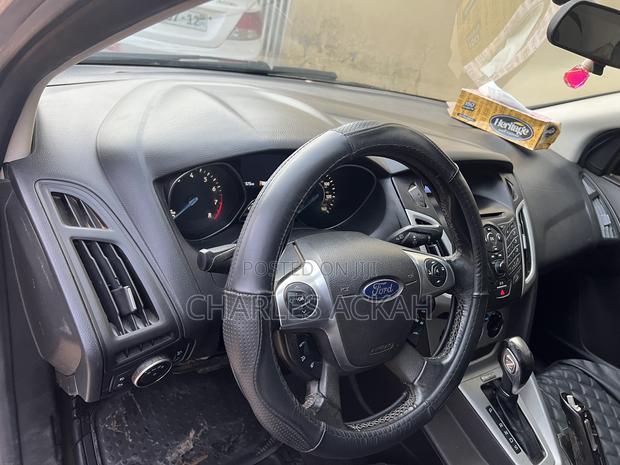 Ford Focus SE 5-Door 2013 Silver photo 5