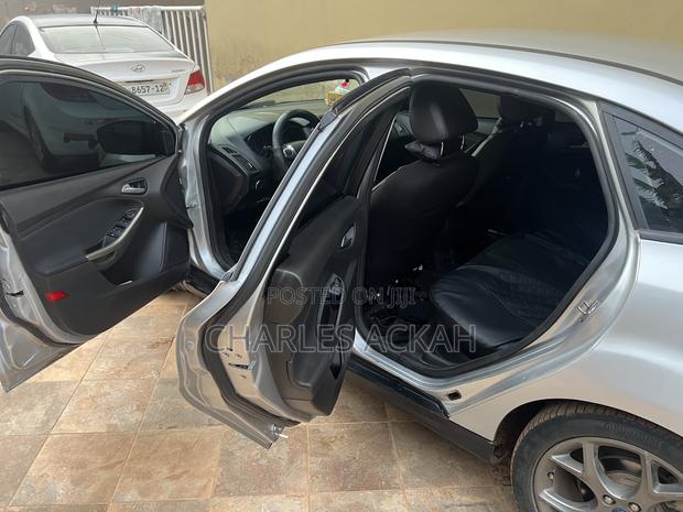 Ford Focus SE 5-Door 2013 Silver photo 6