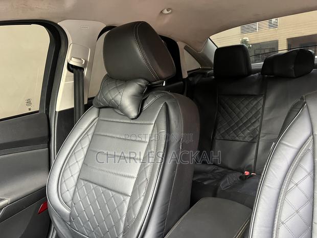 Ford Focus SE 5-Door 2013 Silver photo 10