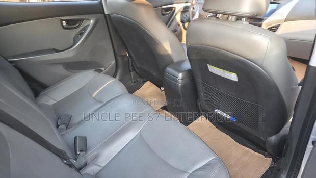 Hyundai Elantra Limited Sedan FWD (1.8L 4cyl 6A) 2013 Silver photo 7