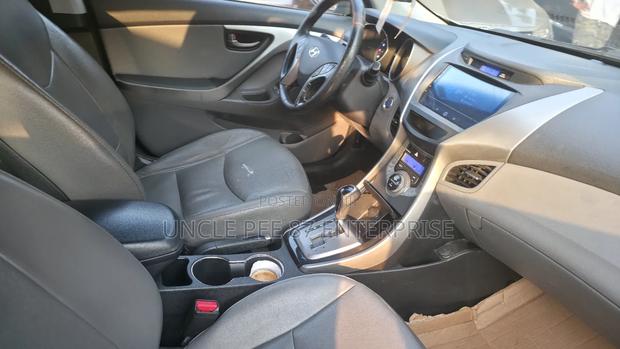 Hyundai Elantra Limited Sedan FWD (1.8L 4cyl 6A) 2013 Silver photo 8
