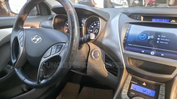 Hyundai Elantra Limited Sedan FWD (1.8L 4cyl 6A) 2013 Silver photo 9