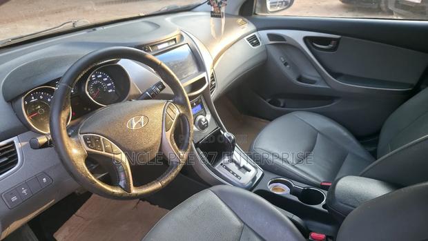 Hyundai Elantra Limited Sedan FWD (1.8L 4cyl 6A) 2013 Silver photo 10