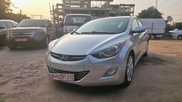 Hyundai Elantra Limited Sedan FWD (1.8L 4cyl 6A) 2013 Silver photo 11