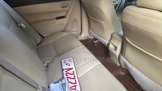Toyota Corolla LE 4dr Sedan (1.8L 4cyl CVT) 2016 Silver photo 7