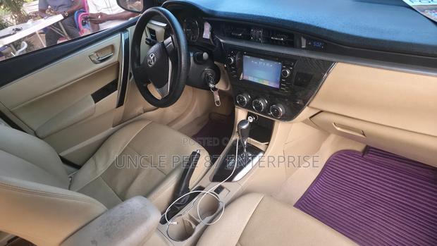Toyota Corolla LE 4dr Sedan (1.8L 4cyl CVT) 2016 Silver photo 10