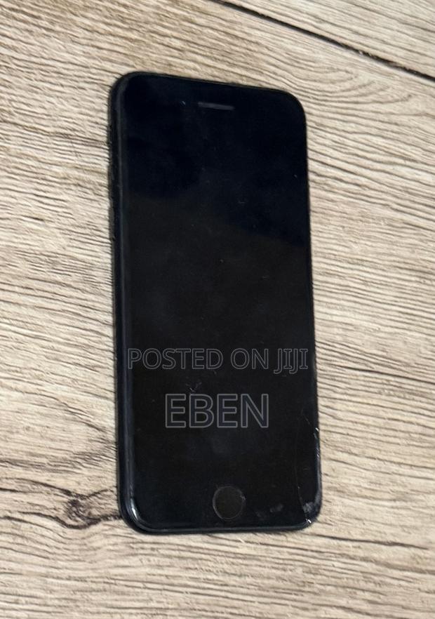 Apple iPhone 7 32 GB Black photo 2