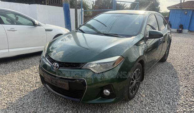 Toyota Corolla 2015 Brown