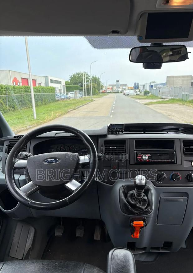 Ford Transit 2011 Red photo 2