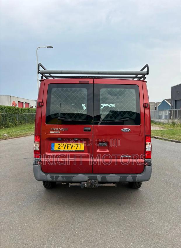 Ford Transit 2011 Red photo 4