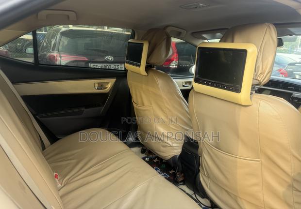 Toyota Corolla 2015 Brown