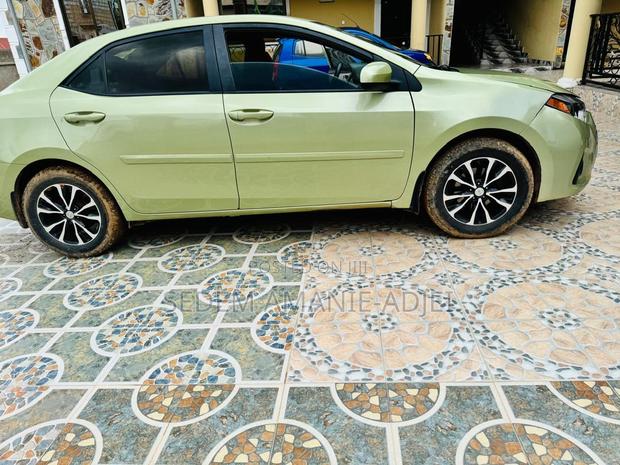 Toyota Corolla LE 4dr Sedan (1.8L 4cyl CVT) 2015 Green photo 3