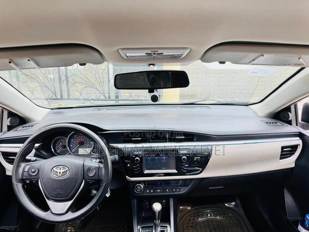 Toyota Corolla LE 4dr Sedan (1.8L 4cyl CVT) 2015 Green photo 2