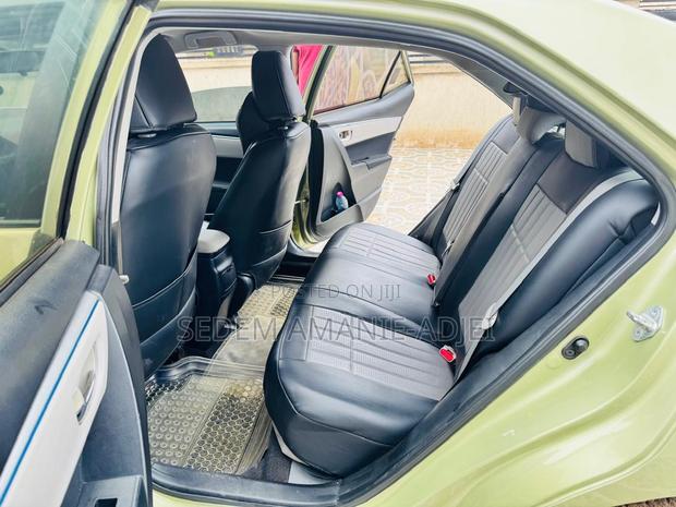 Toyota Corolla LE 4dr Sedan (1.8L 4cyl CVT) 2015 Green photo 5