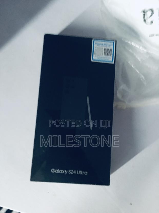 New Samsung Galaxy S24 Ultra 1 TB Gold photo 2