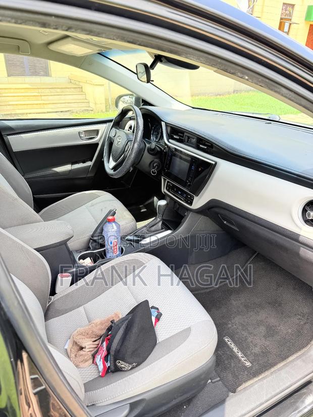 Toyota Corolla LE (1.8L 4cyl 2A) 2019 Black photo 5
