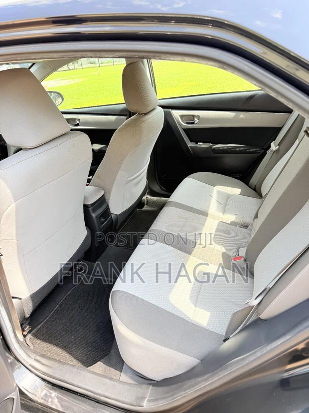 Toyota Corolla LE (1.8L 4cyl 2A) 2019 Black photo 6