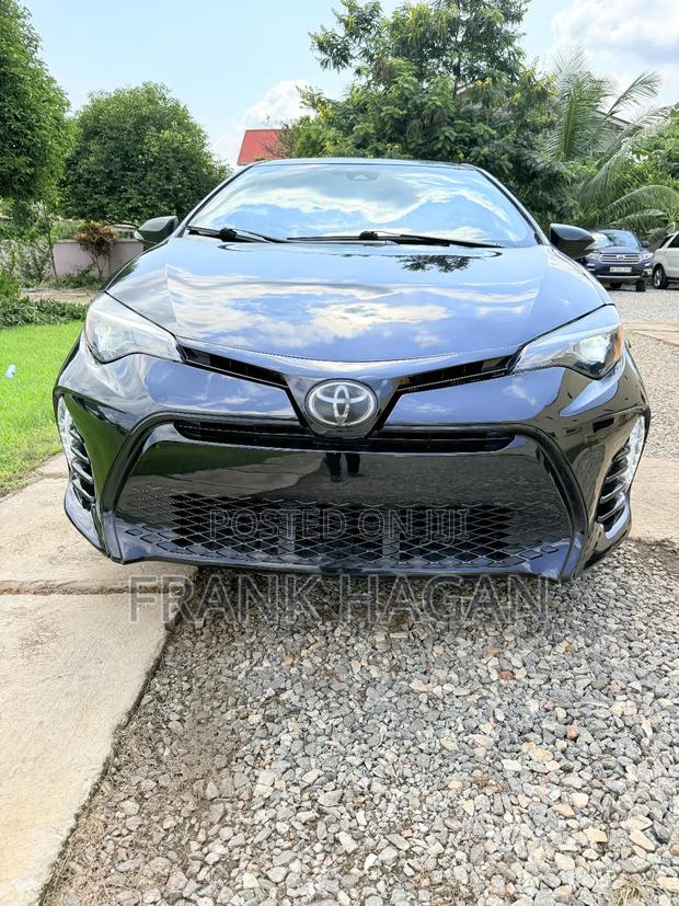 Toyota Corolla LE (1.8L 4cyl 2A) 2019 Black photo 2