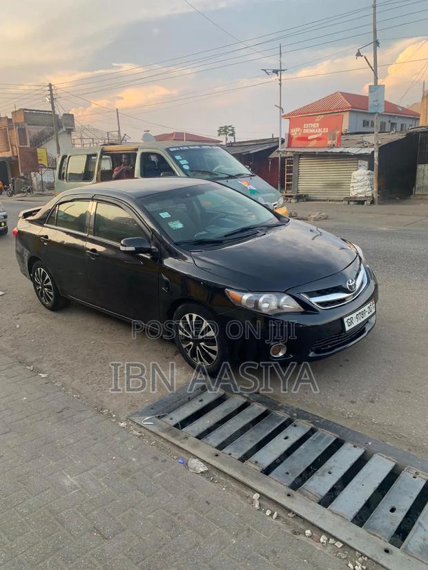 Toyota Corolla 2013 Black photo 2