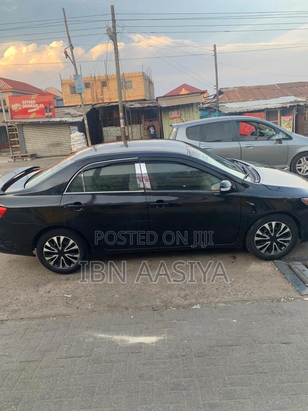 Toyota Corolla 2013 Black photo 3