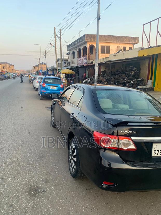Toyota Corolla 2013 Black photo 6
