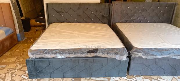 Great Queens Frame and Mattress · Photo 2