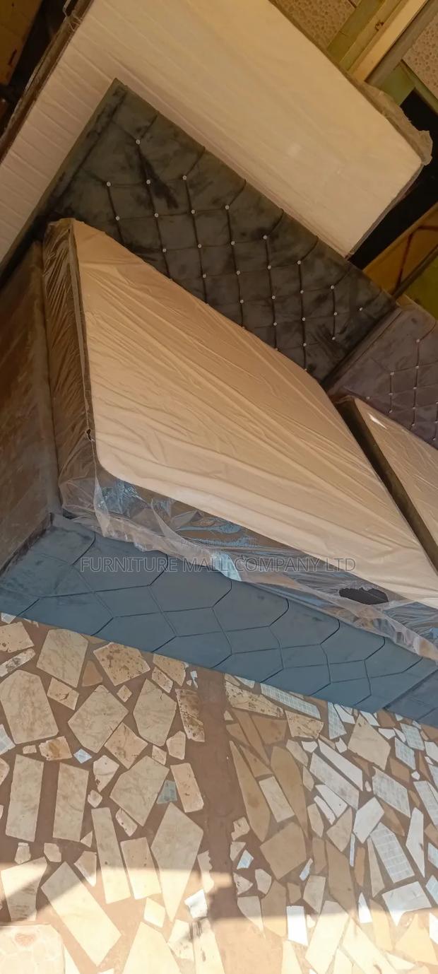 Family Queens Frame With Mattress · Photo 2