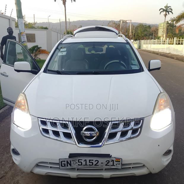 Nissan Rogue SV 2013 White photo 4