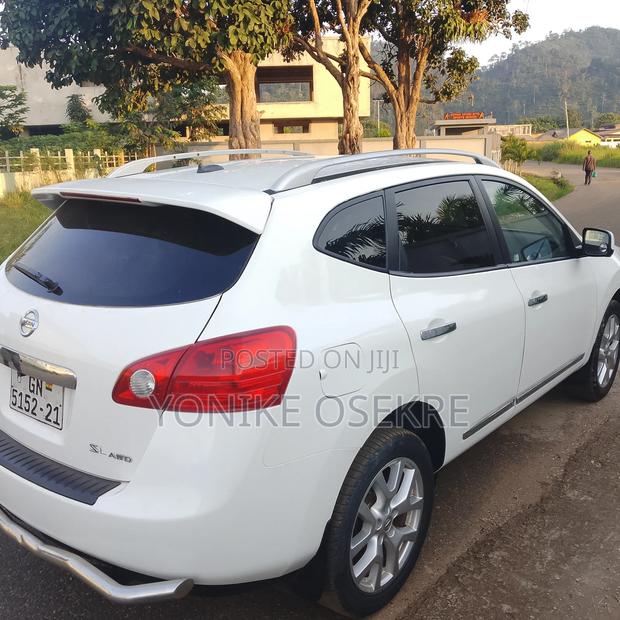Nissan Rogue SV 2013 White photo 2