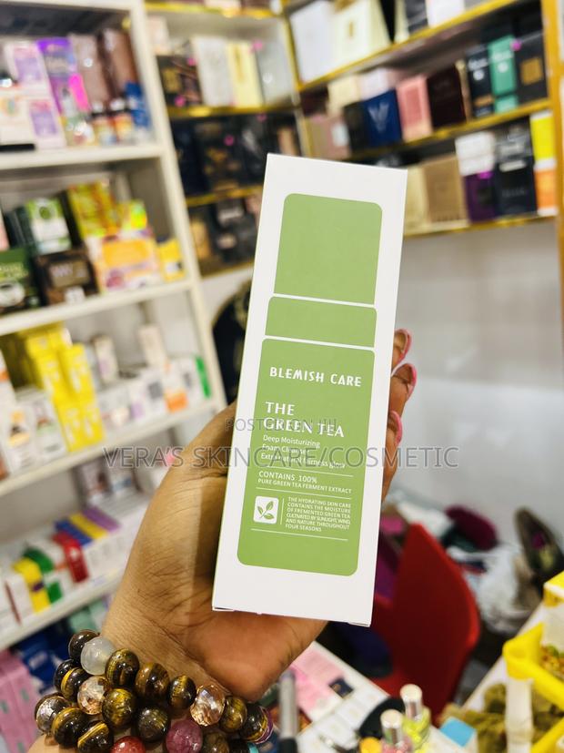 Blemish Care Green Tea Foaming Cleanser · Photo 3