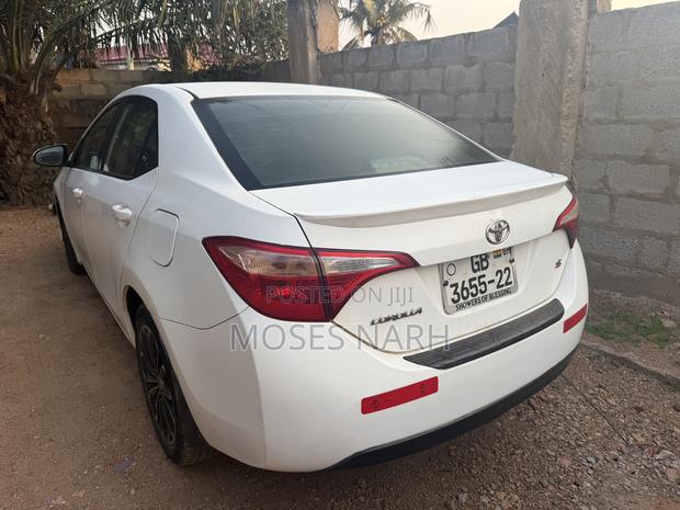 Toyota Corolla S 4dr Sedan (1.8L 4cyl CVT) 2015 White