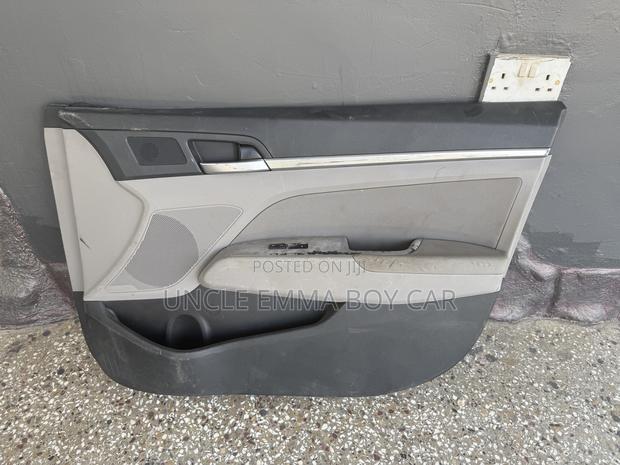 2017 Hyundai Elantra Right Side Door Card, Inside Door Handle & Switch