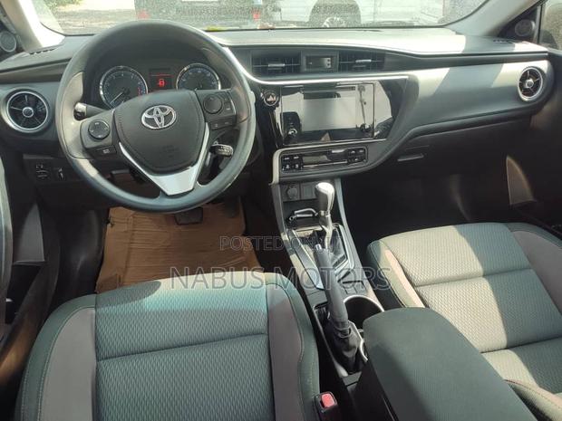 Toyota Corolla LE Eco (1.8L 4cyl 2A) 2019 White