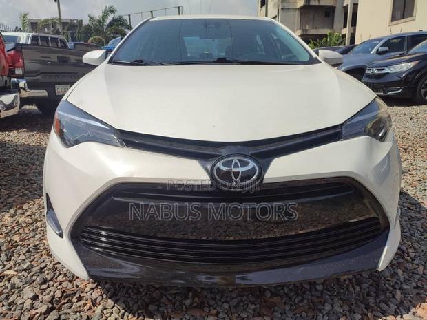 Toyota Corolla LE Eco (1.8L 4cyl 2A) 2019 White
