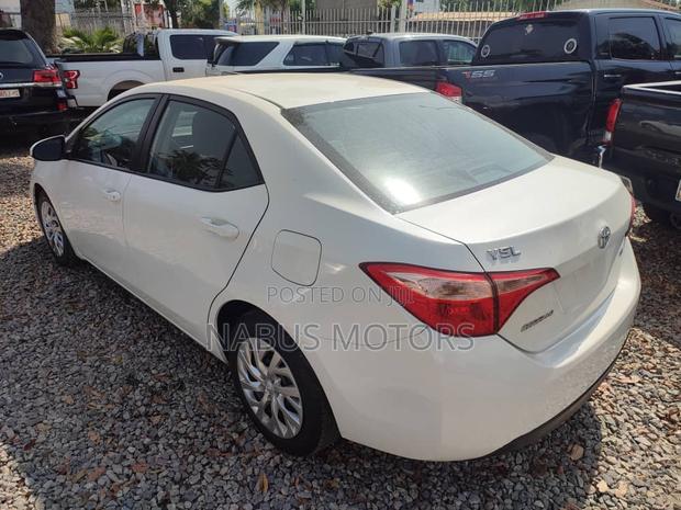 Toyota Corolla LE Eco (1.8L 4cyl 2A) 2019 White