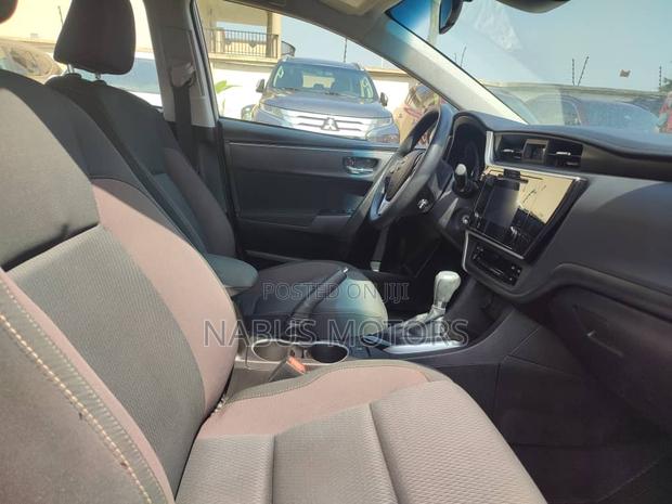 Toyota Corolla LE Eco (1.8L 4cyl 2A) 2019 White