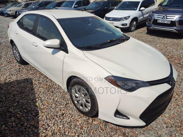 Toyota Corolla LE Eco (1.8L 4cyl 2A) 2019 White