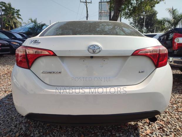 Toyota Corolla LE Eco (1.8L 4cyl 2A) 2019 White