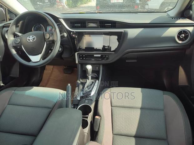 Toyota Corolla LE Eco (1.8L 4cyl 2A) 2019 White