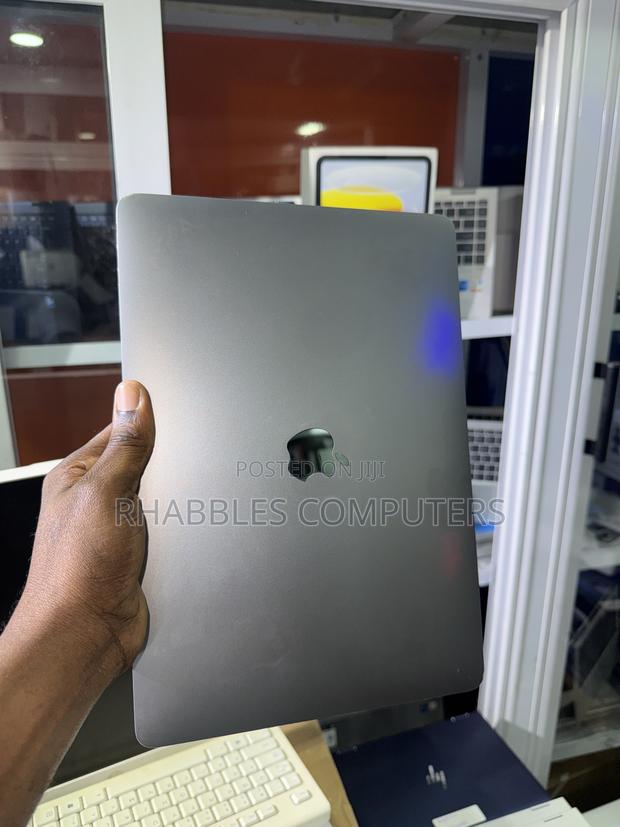 Laptop Apple MacBook Pro 2019 16GB Intel Core i7 SSD 512GB photo 3