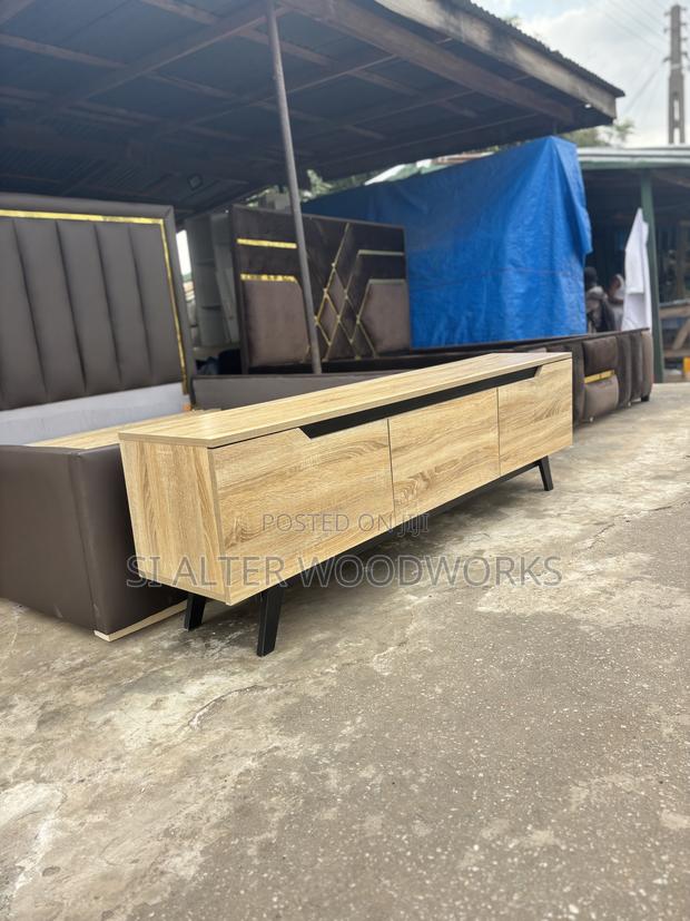 Laminated Stand · Photo 2