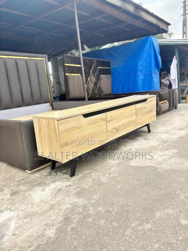 Laminated Stand · Photo 1