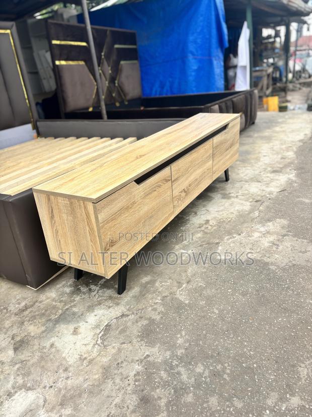 Laminated Stand · Photo 3