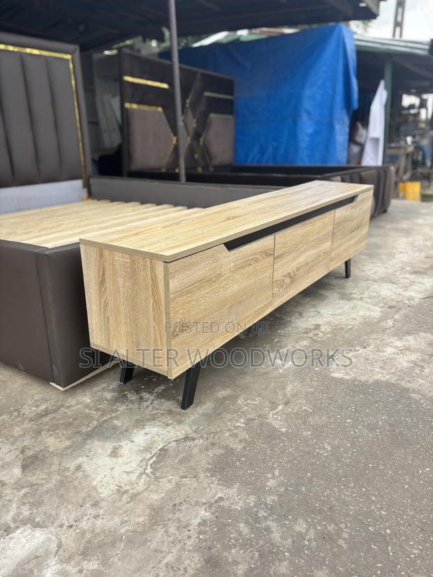 Laminated Stand · Photo 4
