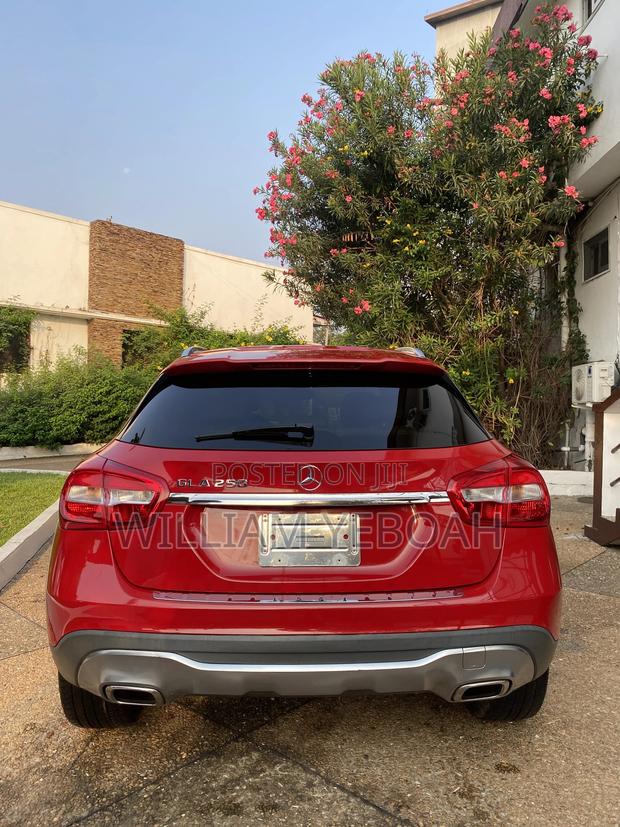 Mercedes-Benz GLA 250 2018 Red