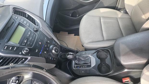 Hyundai Santa Fe Limited Ultimate FWD 2017 Silver photo 10